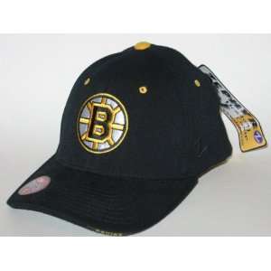  BOSTON BRUINS Zfit Zephyr Stretch Fit HAT / CAP   ( SMALL 