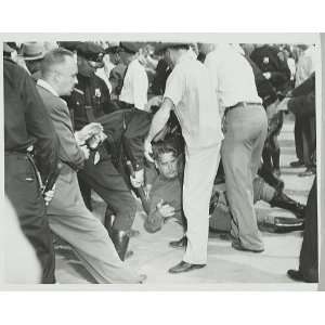  Violence breaks out,Robeson concert,police,anti communism 