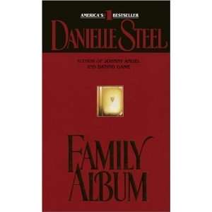  Family Album [Mass Market Paperback]: Danielle Steel 
