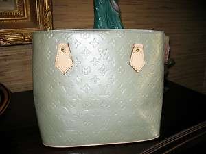 Authentic Louis Vuitton Vernis Houston Handbag w ISSUES Peppermint 