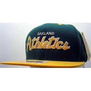  Oakland Athletics Vintage Retro Snapback Cap: Sports 