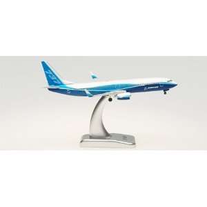  Hogan Boeing 737 800 1/400 With Stand: Toys & Games