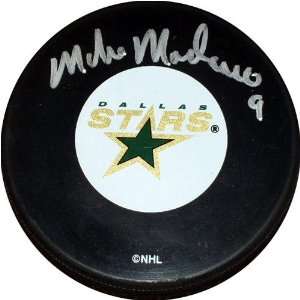  Autographed Mike Modano Hockey Puck: Sports & Outdoors