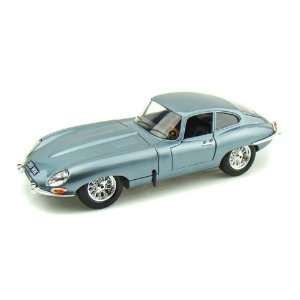  1961 Jaguar E Type Coupe 1/18 RED: Toys & Games