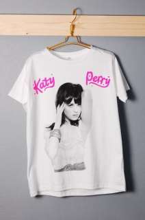 Katy Perry Icon Pop I Kissed a Girl T Shirt Men Sz S  