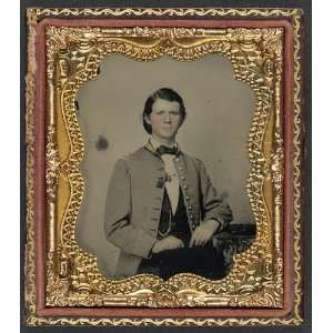   soldier in Confederate frock coat with gold trim: Home & Kitchen
