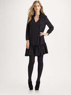 neck with ties and ruffle collar Long sleeves with button cuffs Pull 
